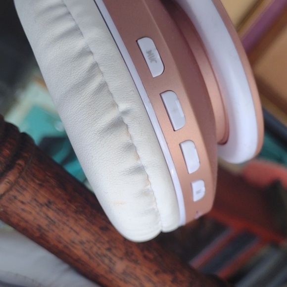 Zihnio Wireless Headphones with Case - Picture 2 of 4